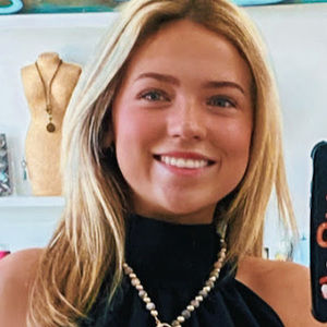 Meet your Posher, Ava